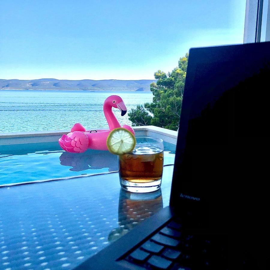 Beachfront Holiday Home - Private Heated Pool Мимице Экстерьер фото