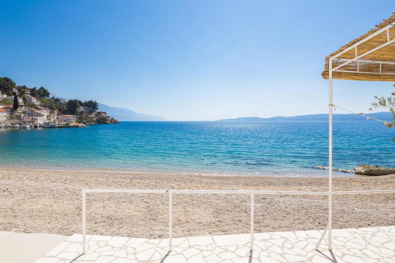 Beachfront Holiday Home - Private Heated Pool Мимице Экстерьер фото