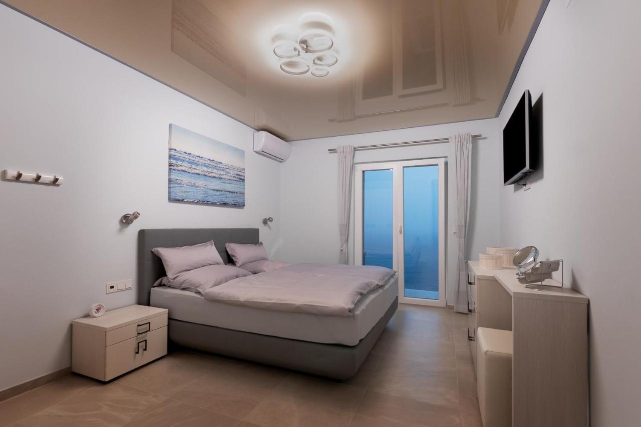 Beachfront Holiday Home - Private Heated Pool Мимице Экстерьер фото