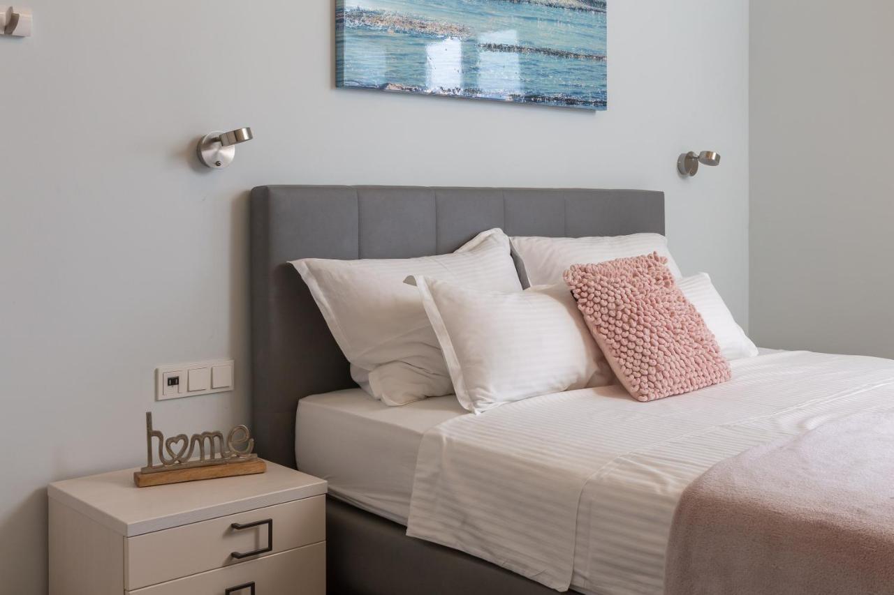 Beachfront Holiday Home - Private Heated Pool Мимице Экстерьер фото