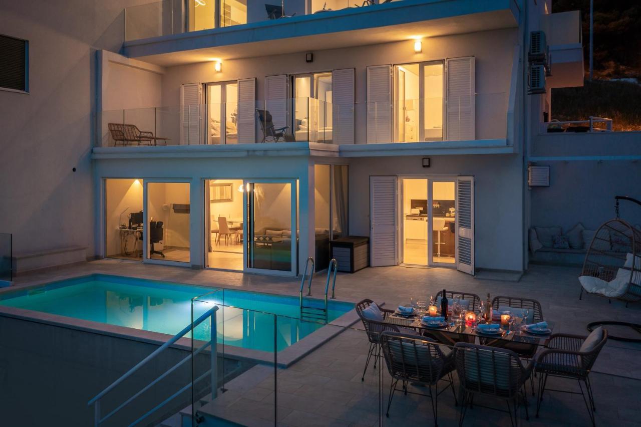 Beachfront Holiday Home - Private Heated Pool Мимице Экстерьер фото